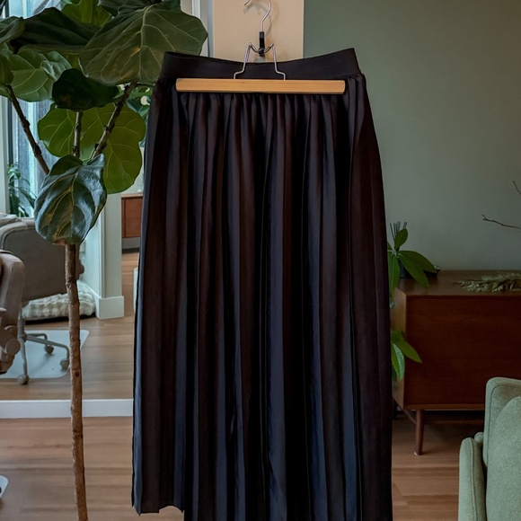 Lululemon pleated midi skirt - Picture 4 of 5